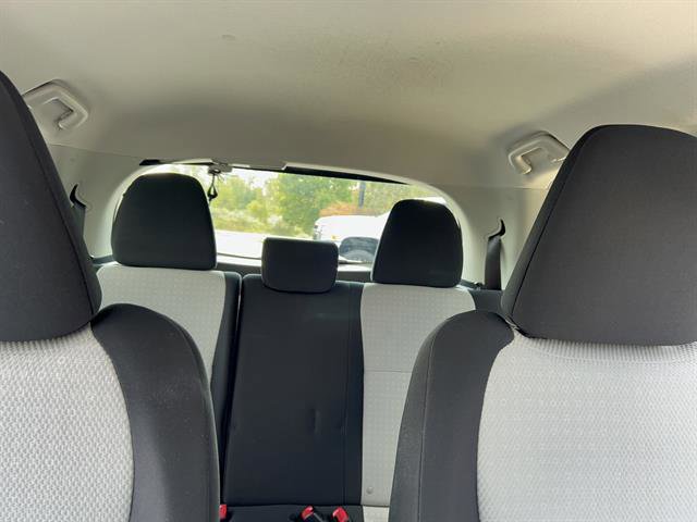 2013 Toyota Yaris L photo 12