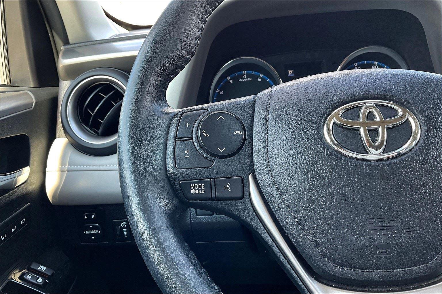 2017 Toyota RAV4 Limited photo 18