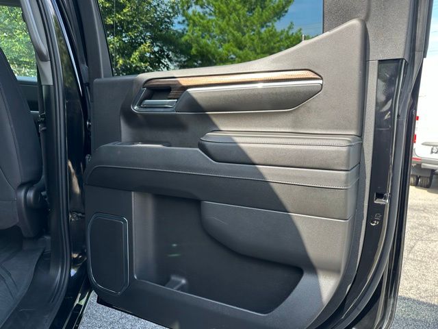 2024 Chevrolet Silverado 1500 RST photo 19