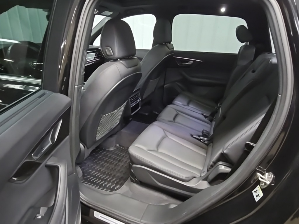 2023 Audi Q7 55 Premium Plus photo 31