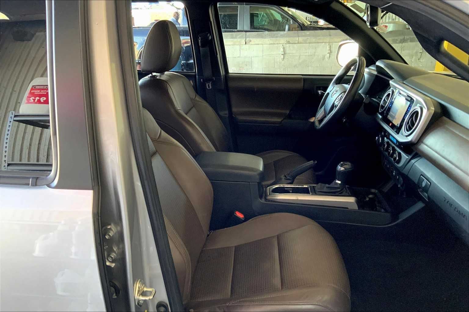 2016 Toyota Tacoma Limited 4x4 Double Cab V6 photo 8