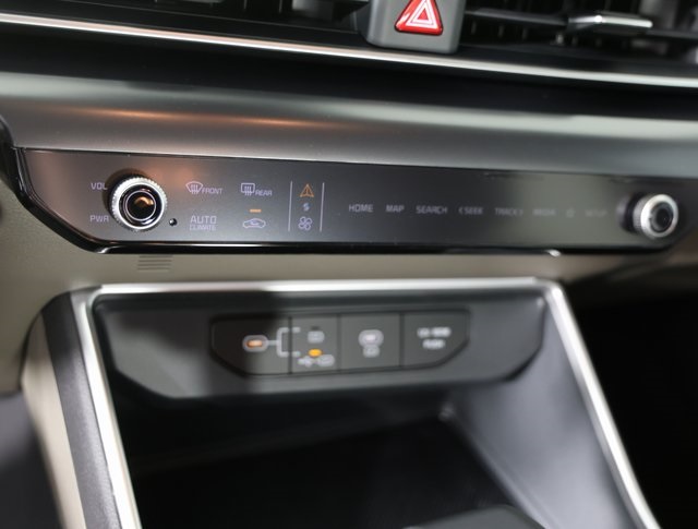 2026 Kia Carnival LXS photo 15