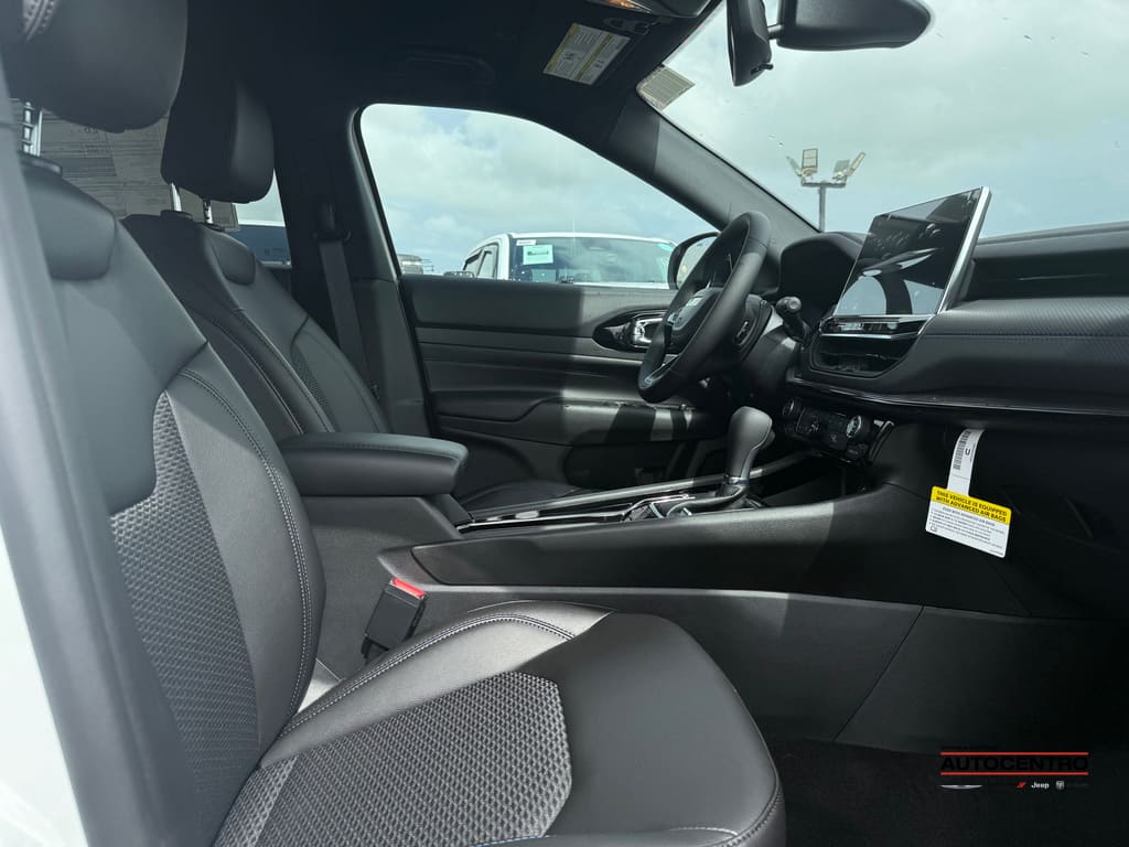 2026 Jeep Compass Latitude photo 2