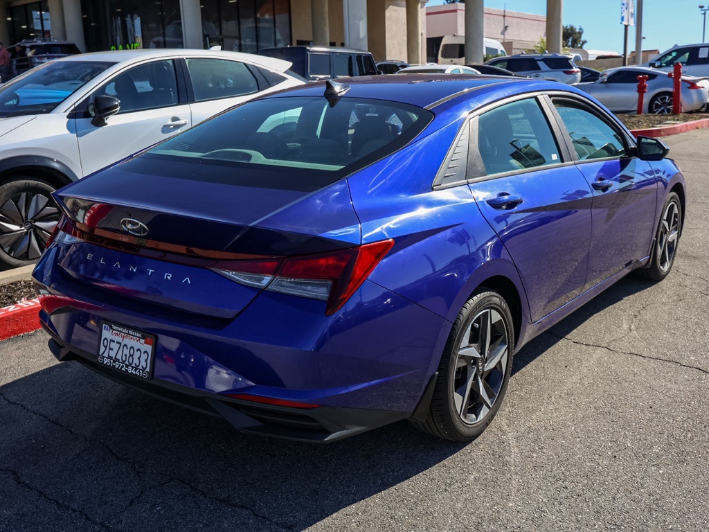 2023 Hyundai Elantra SEL photo 3