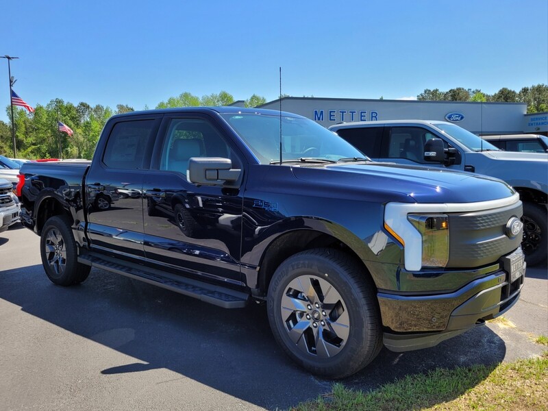 2025 Ford F-150 Lightning Flash's photo