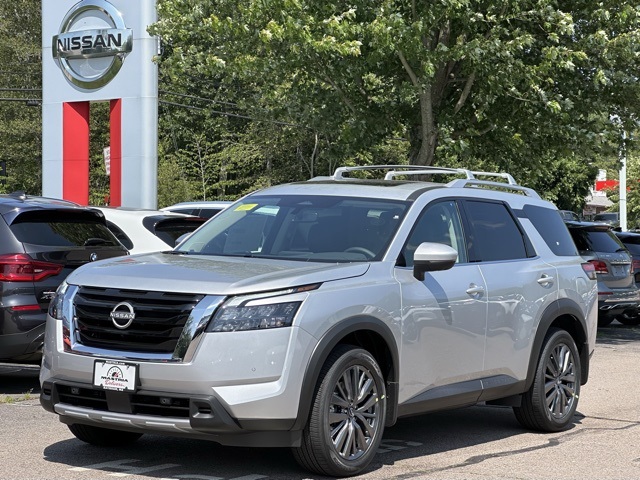 2025 Nissan Pathfinder SL photo 4