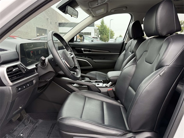 2024 Kia Telluride LX photo 13