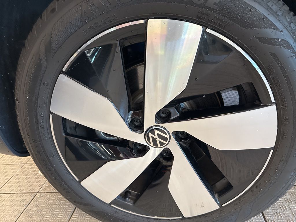 2024 Volkswagen Taos S photo 3