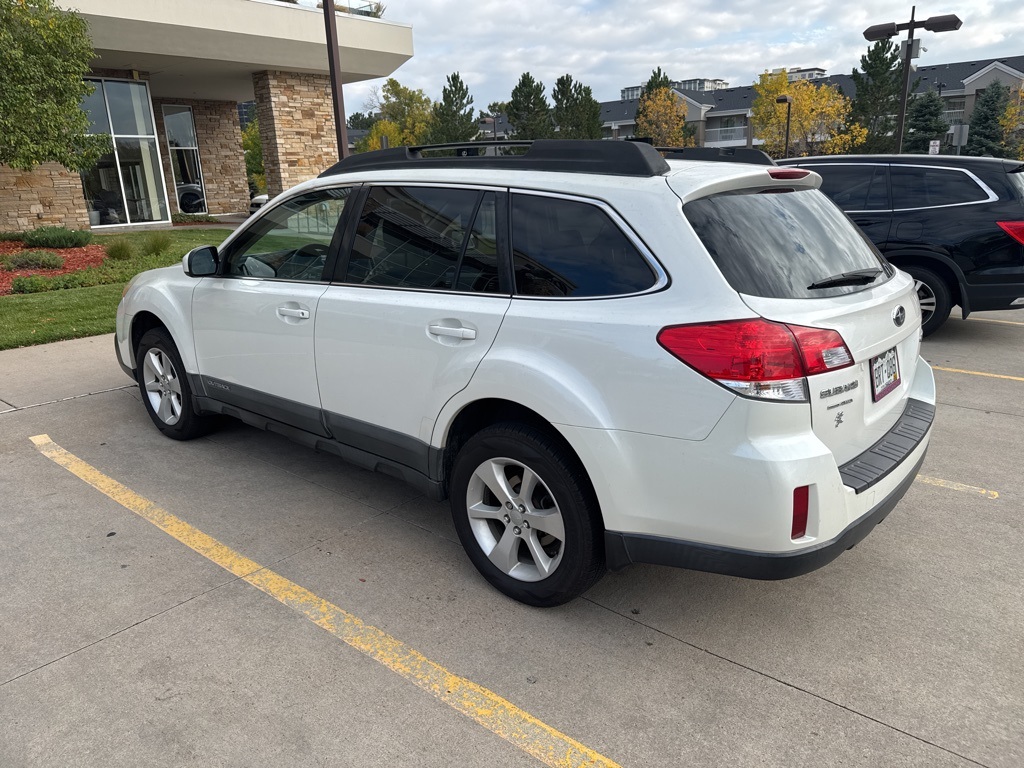 2013 Subaru Outback 2.5i Premium photo 4