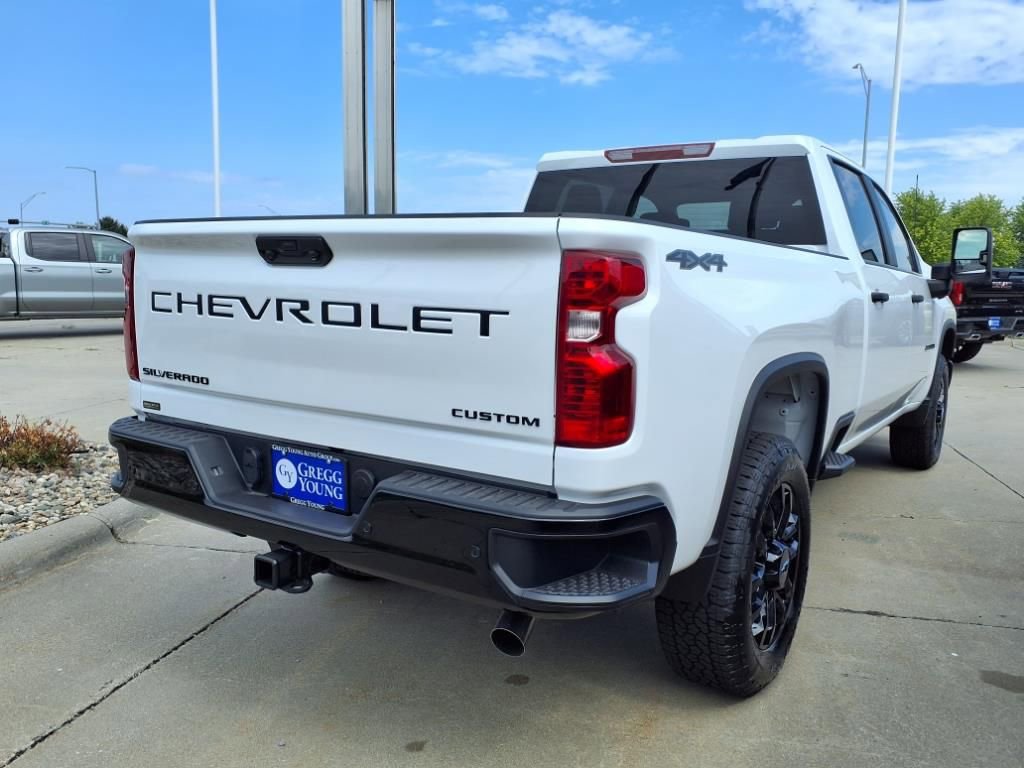 2025 Chevrolet Silverado 2500HD Custom photo 5
