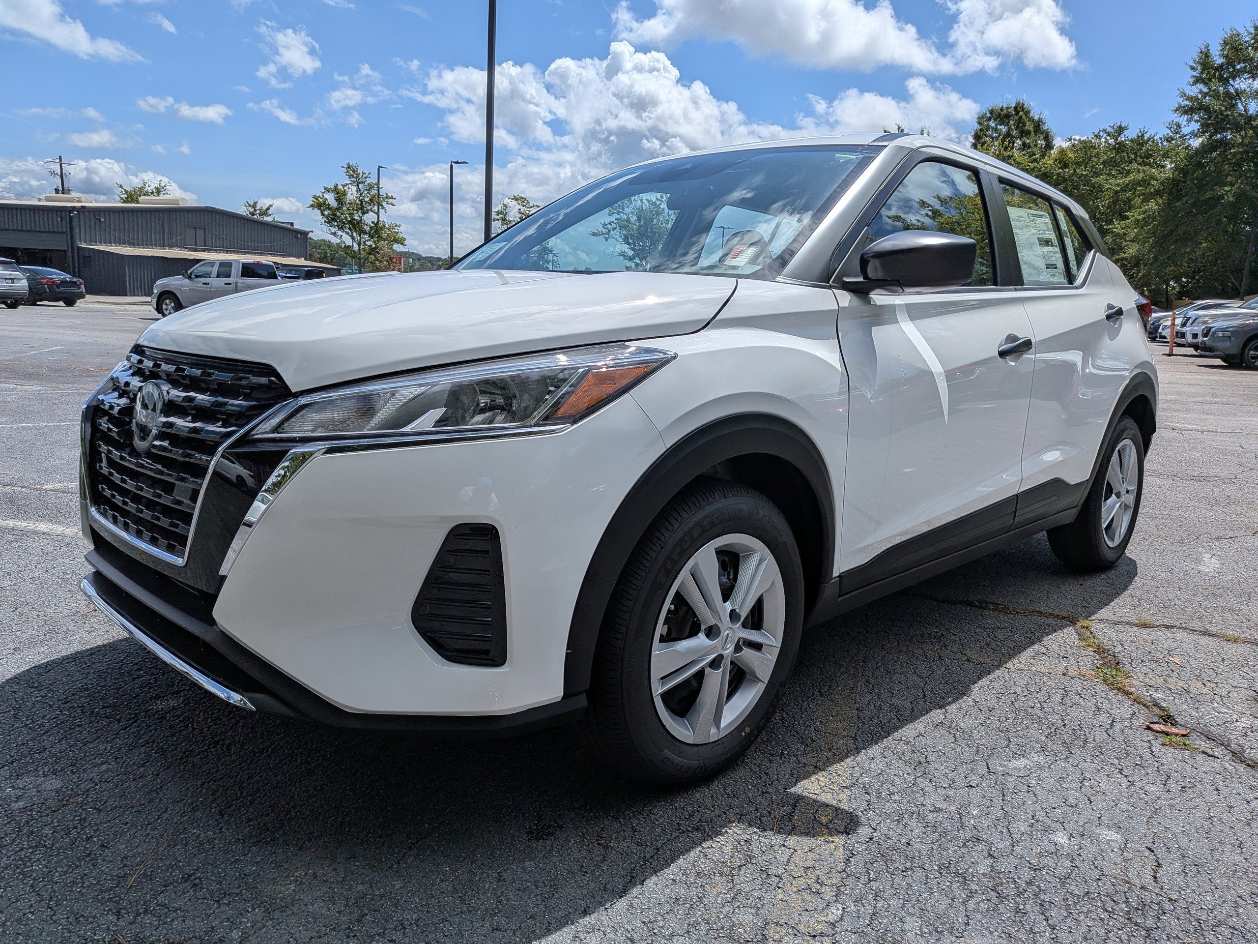 2025 Nissan Kicks Play S photo 4