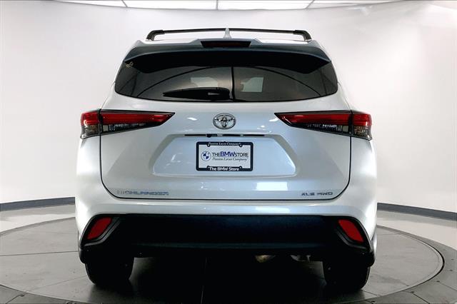 2022 Toyota Highlander XLE photo 3