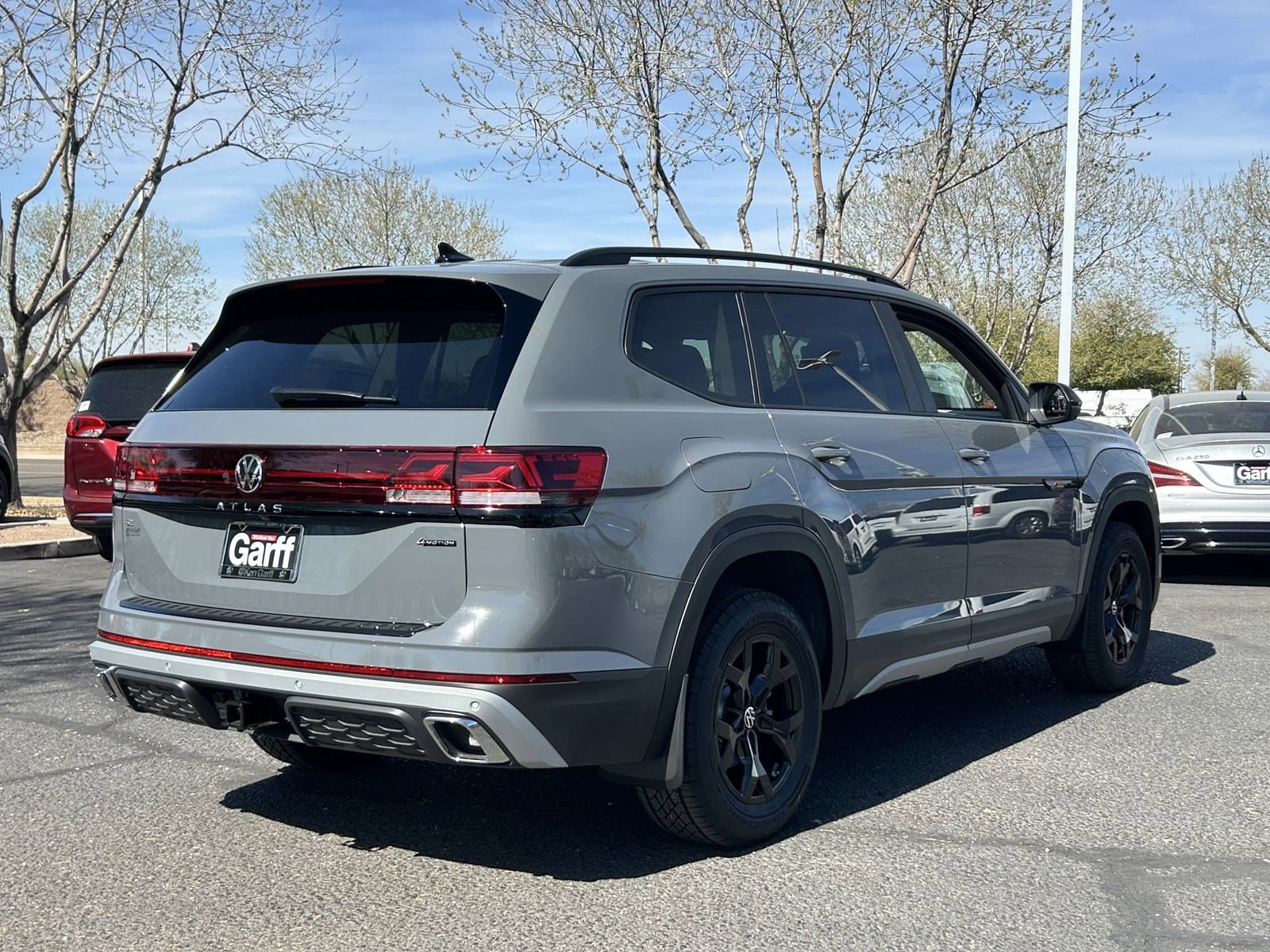 2025 Volkswagen Atlas Peak Edition SE photo 3