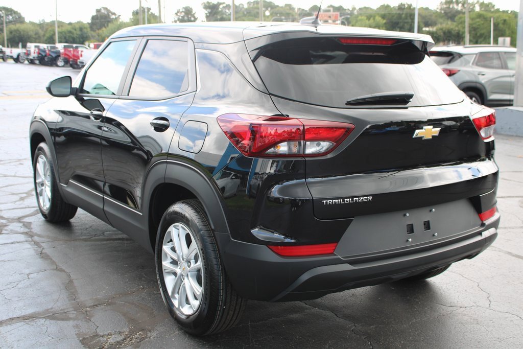 2026 Chevrolet Trailblazer LS photo 3