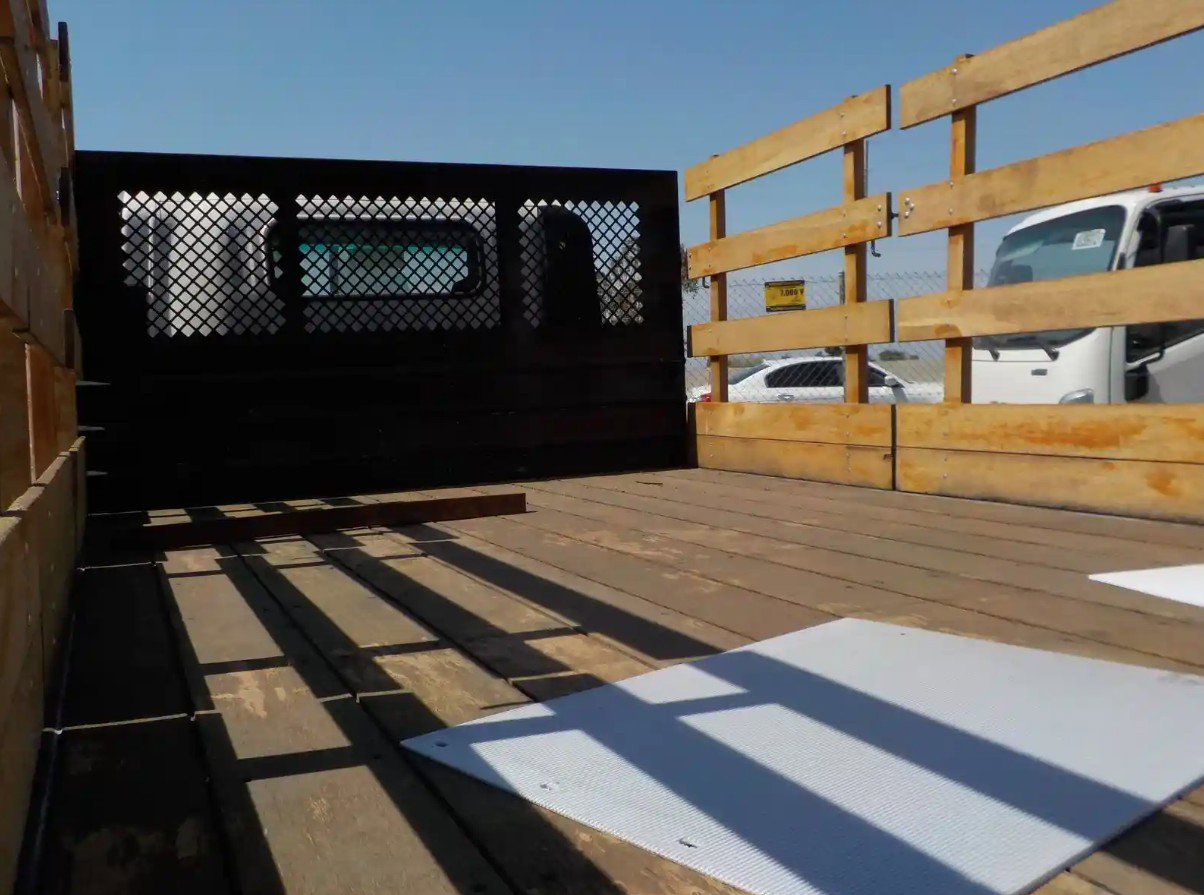 2024 Isuzu NRR Standard photo 4