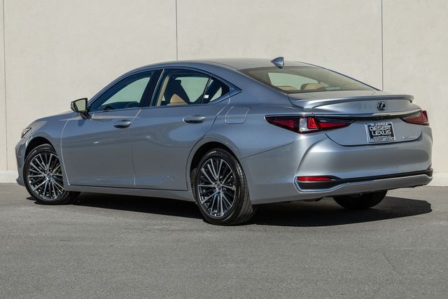 2025 Lexus ES 300h photo 4