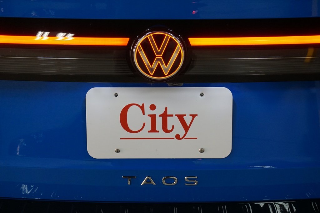 2025 Volkswagen Taos SE photo 30