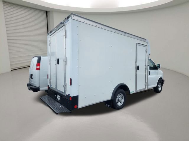 2023 Chevrolet Express Cutaway 3500 Work Van photo 4