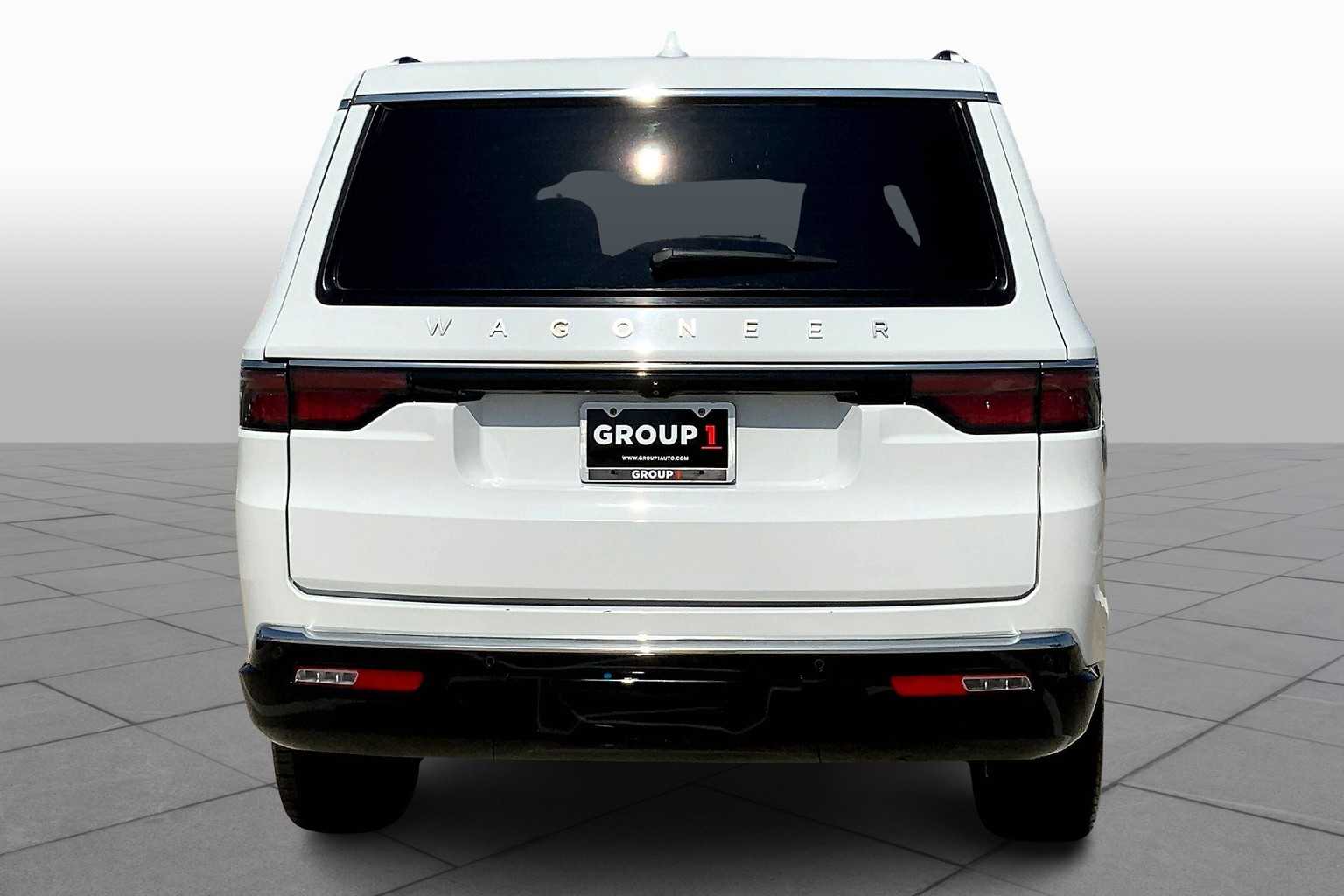 2023 Jeep Wagoneer L Series III photo 4