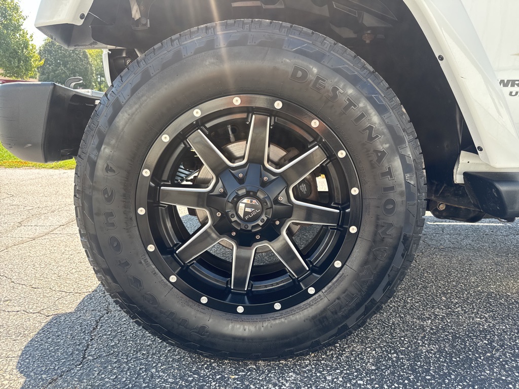 2015 Jeep Wrangler Unlimited Sahara photo 12