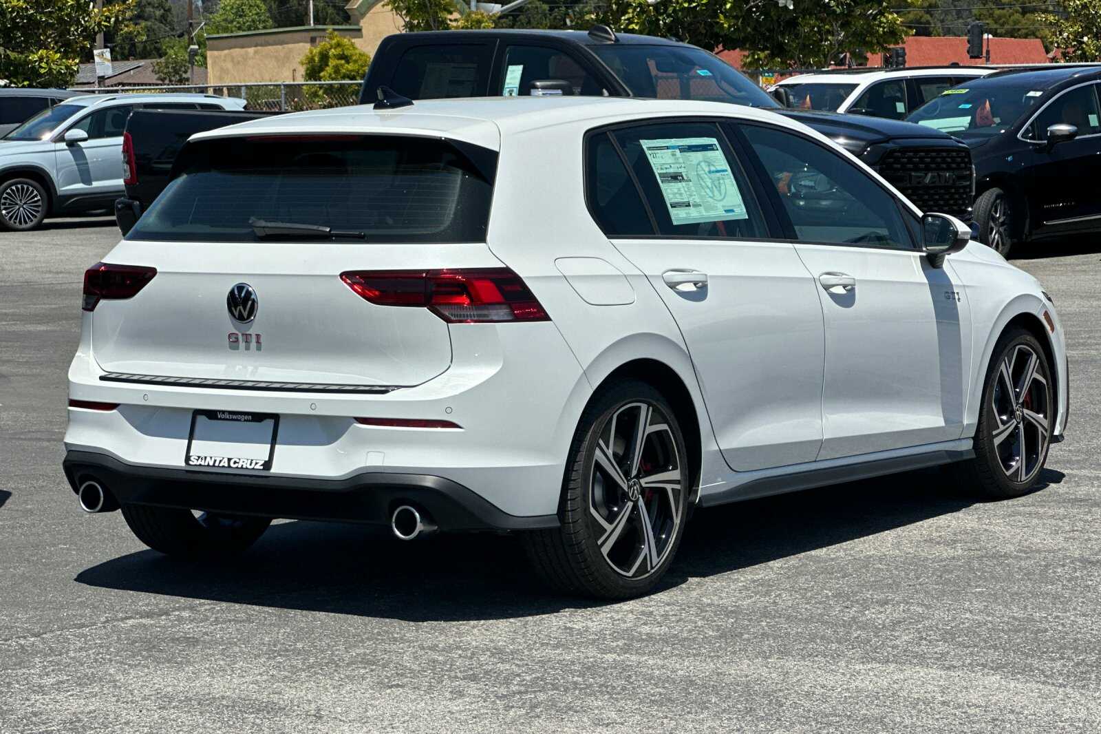 2025 Volkswagen Golf GTI SE photo 4