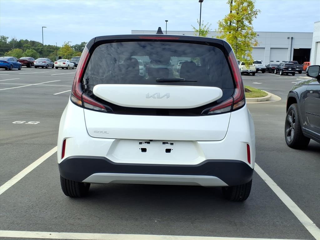 2023 Kia Soul LX photo 3