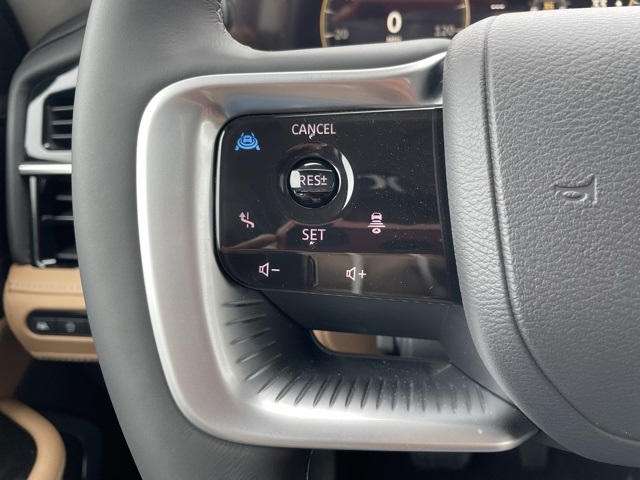 2025 Infiniti QX80 Luxe photo 9