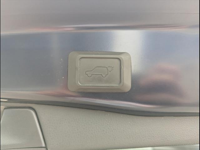2023 Toyota RAV4 XLE Premium photo 23