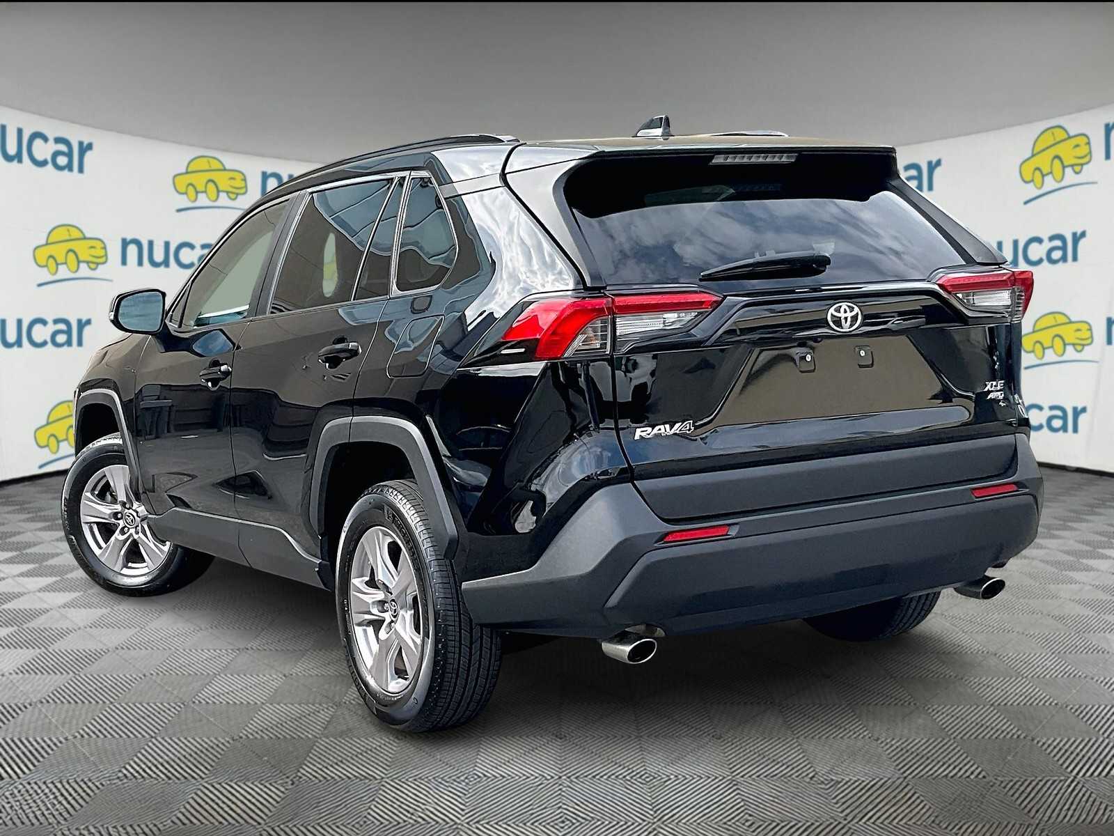 2023 Toyota RAV4 XLE photo 4