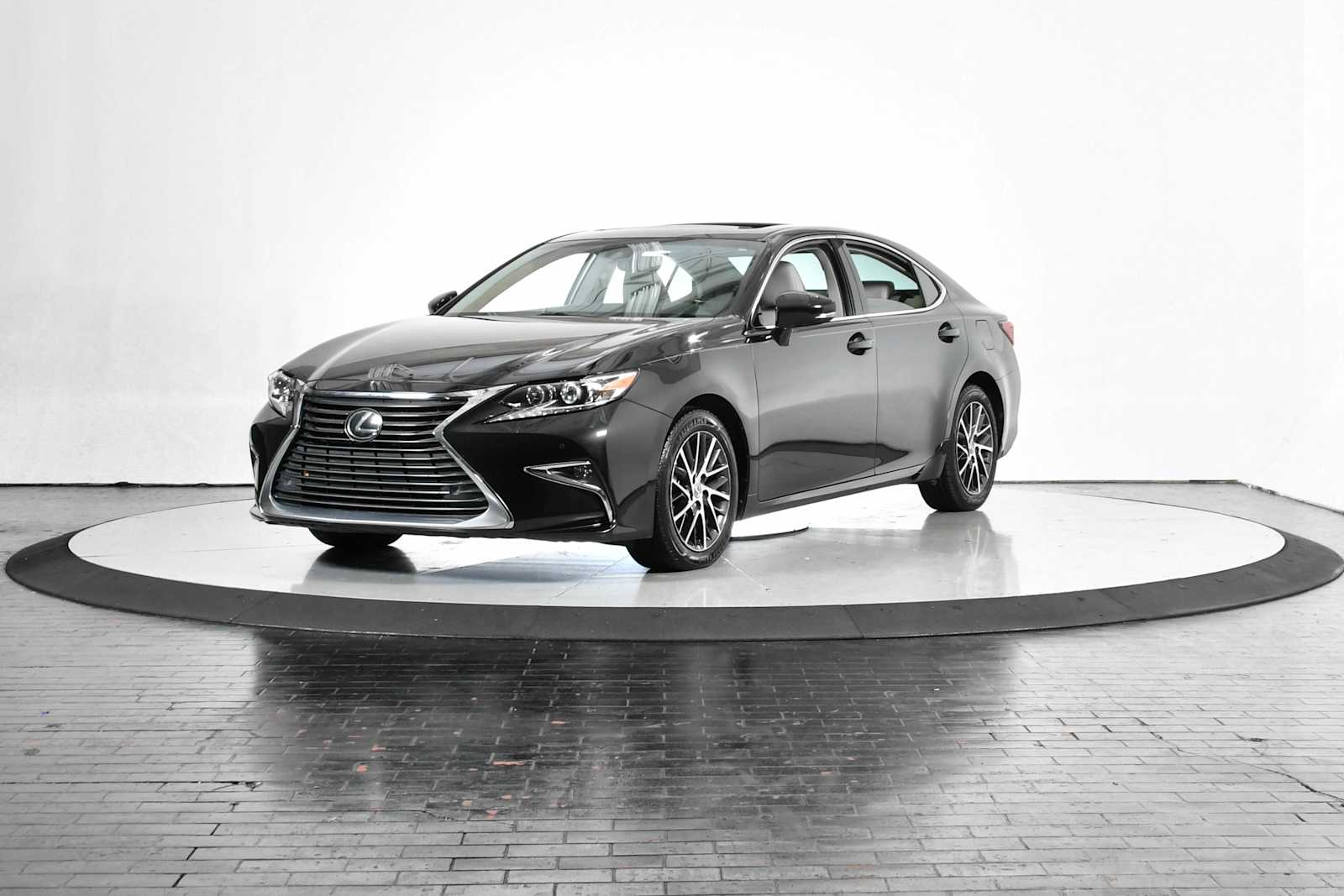 2017 Lexus ES 350's photo