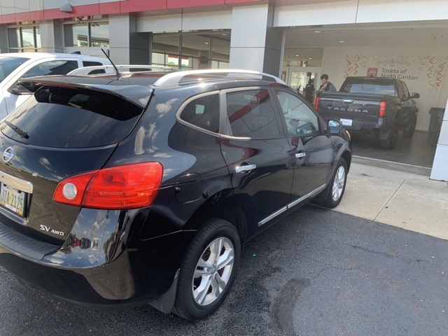 2013 Nissan Rogue SV photo 2