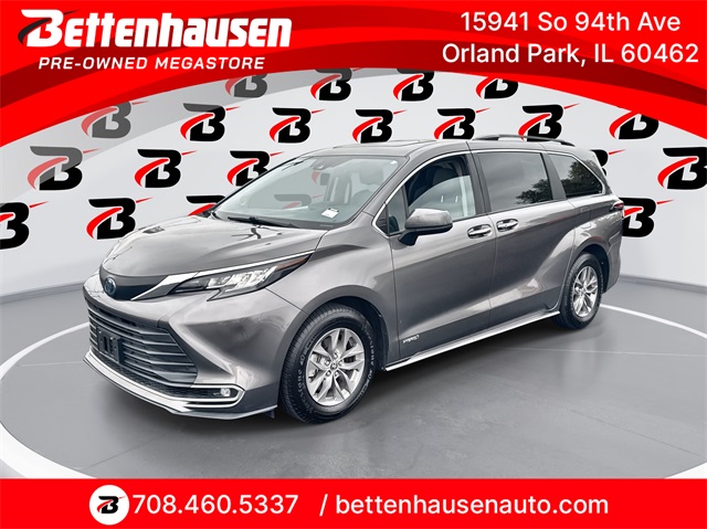 2021 Toyota Sienna XLE's photo