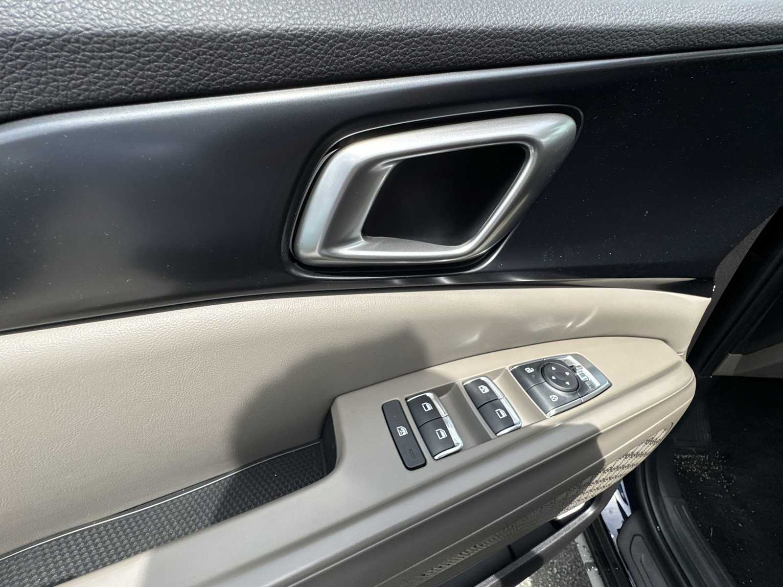 2025 Kia Carnival LX photo 4