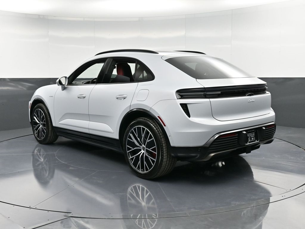 2025 Porsche Macan Turbo Electric photo 3