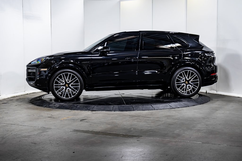 2024 Porsche Cayenne E-Hybrid Turbo photo 2