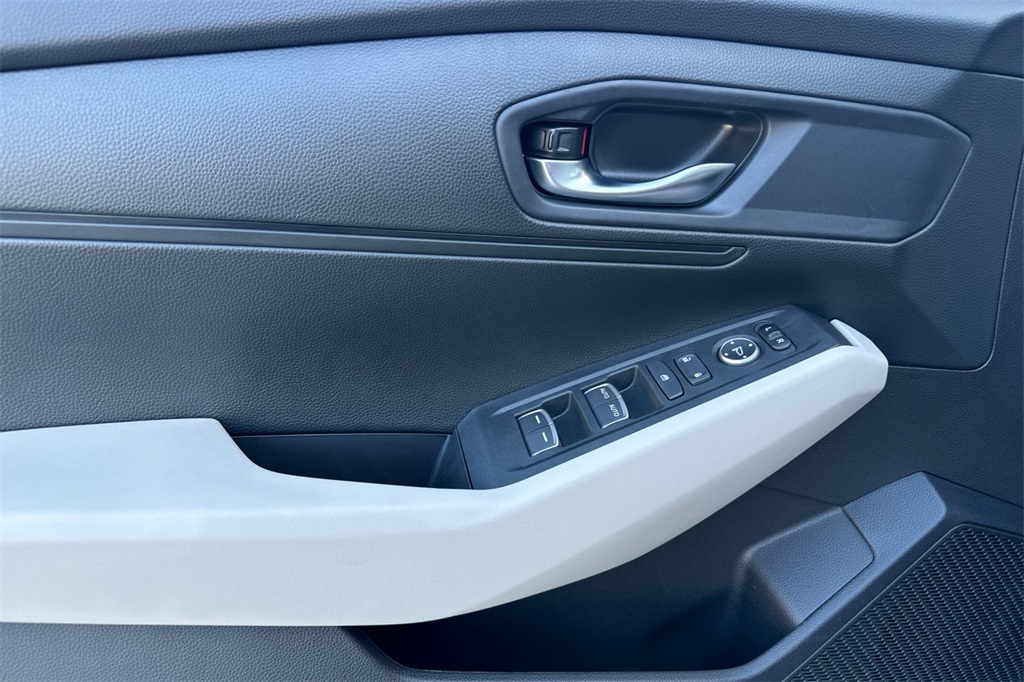 2025 Honda Accord LX photo 11