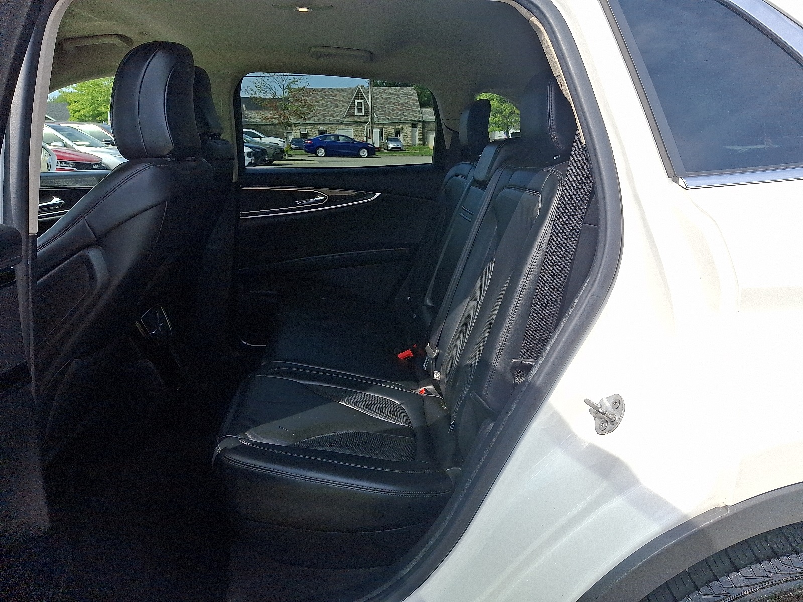 2021 Lincoln Nautilus Standard photo 10