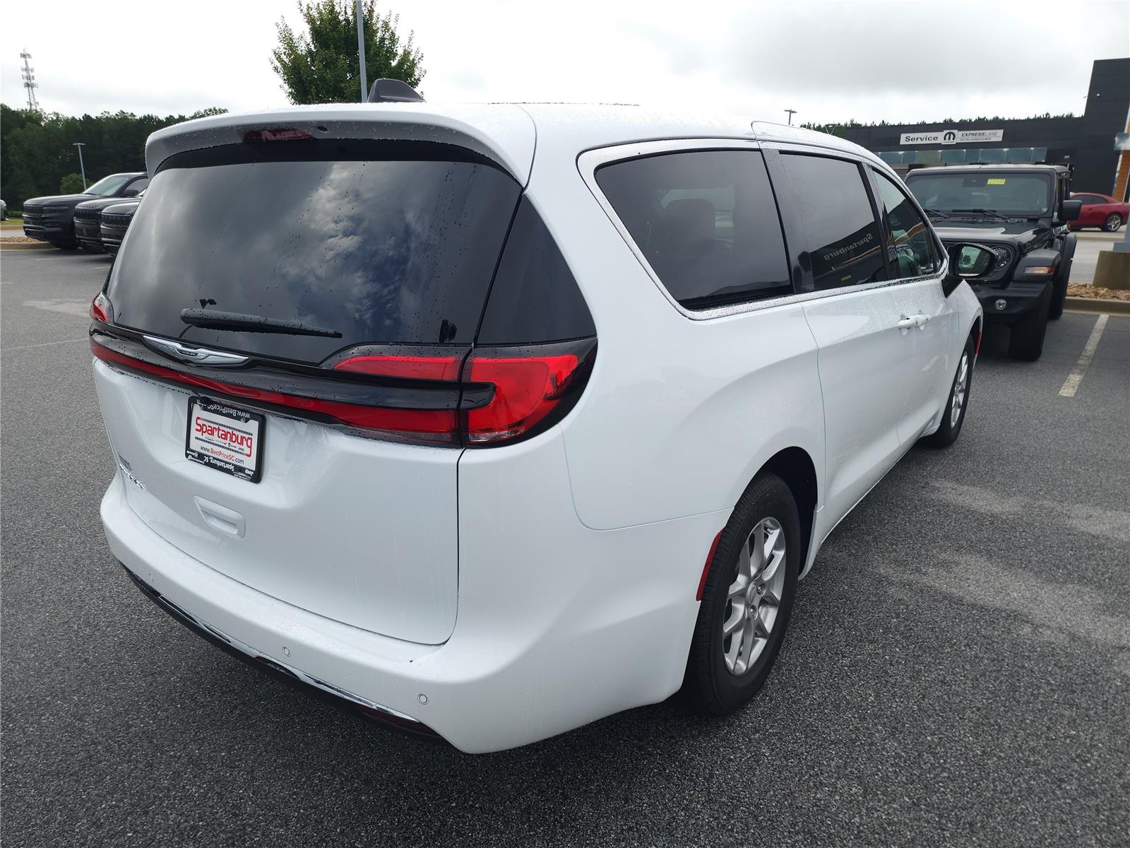 2026 Chrysler Pacifica photo 4