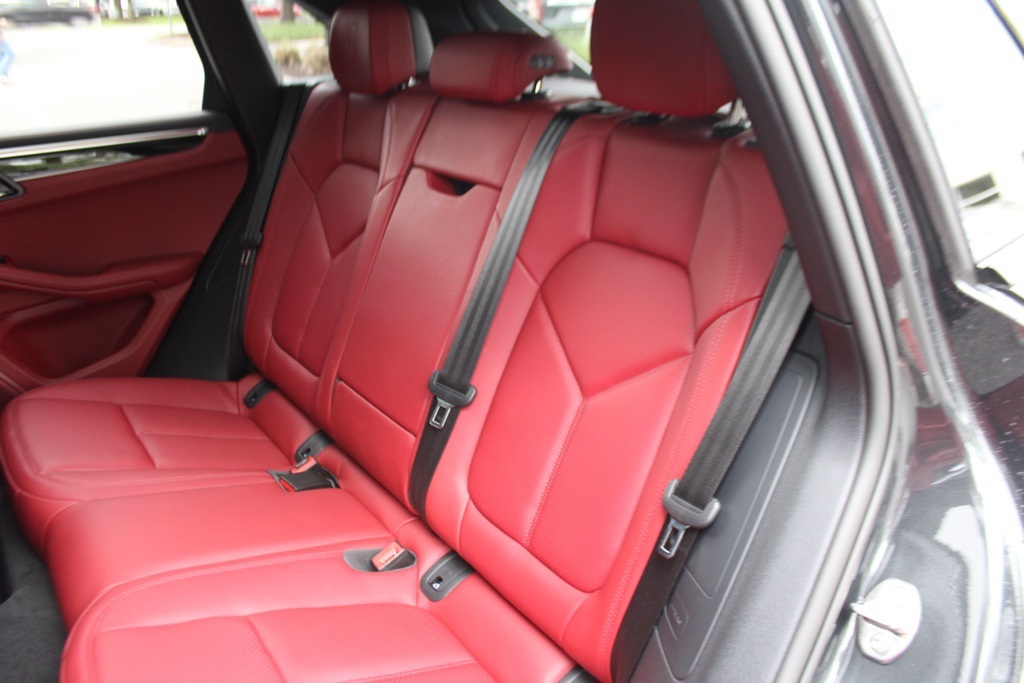 2025 Porsche Macan Base photo 33