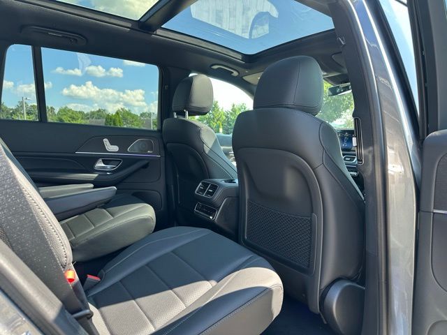 2025 Mercedes Benz GLS 450 4MATIC photo 18