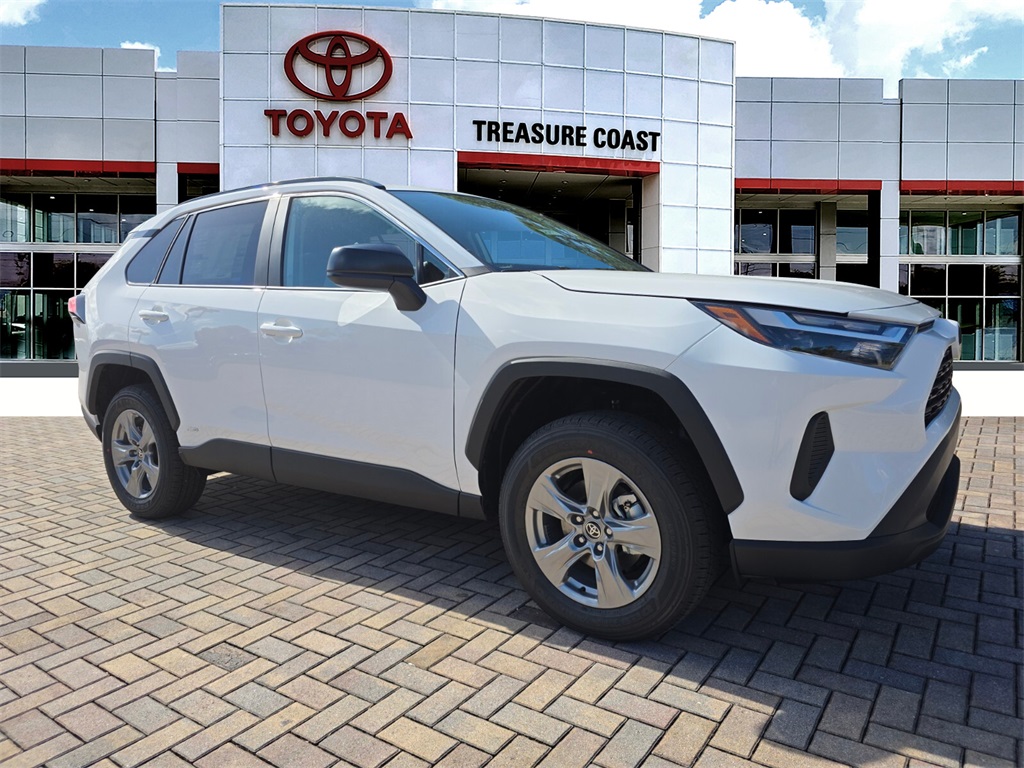 2025 Toyota RAV4 LE's photo