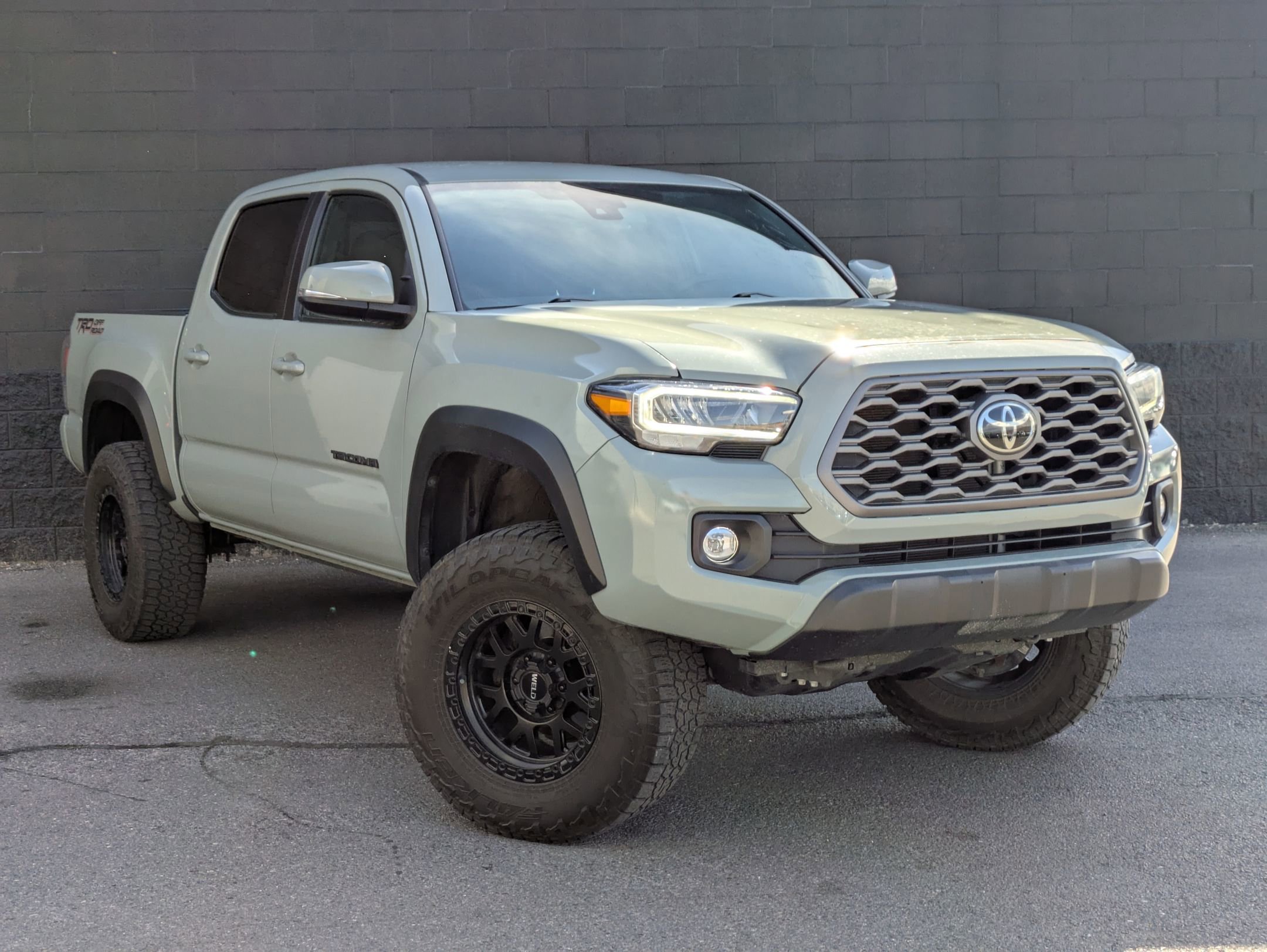 2022 Toyota Tacoma TRD Off-Road photo 3