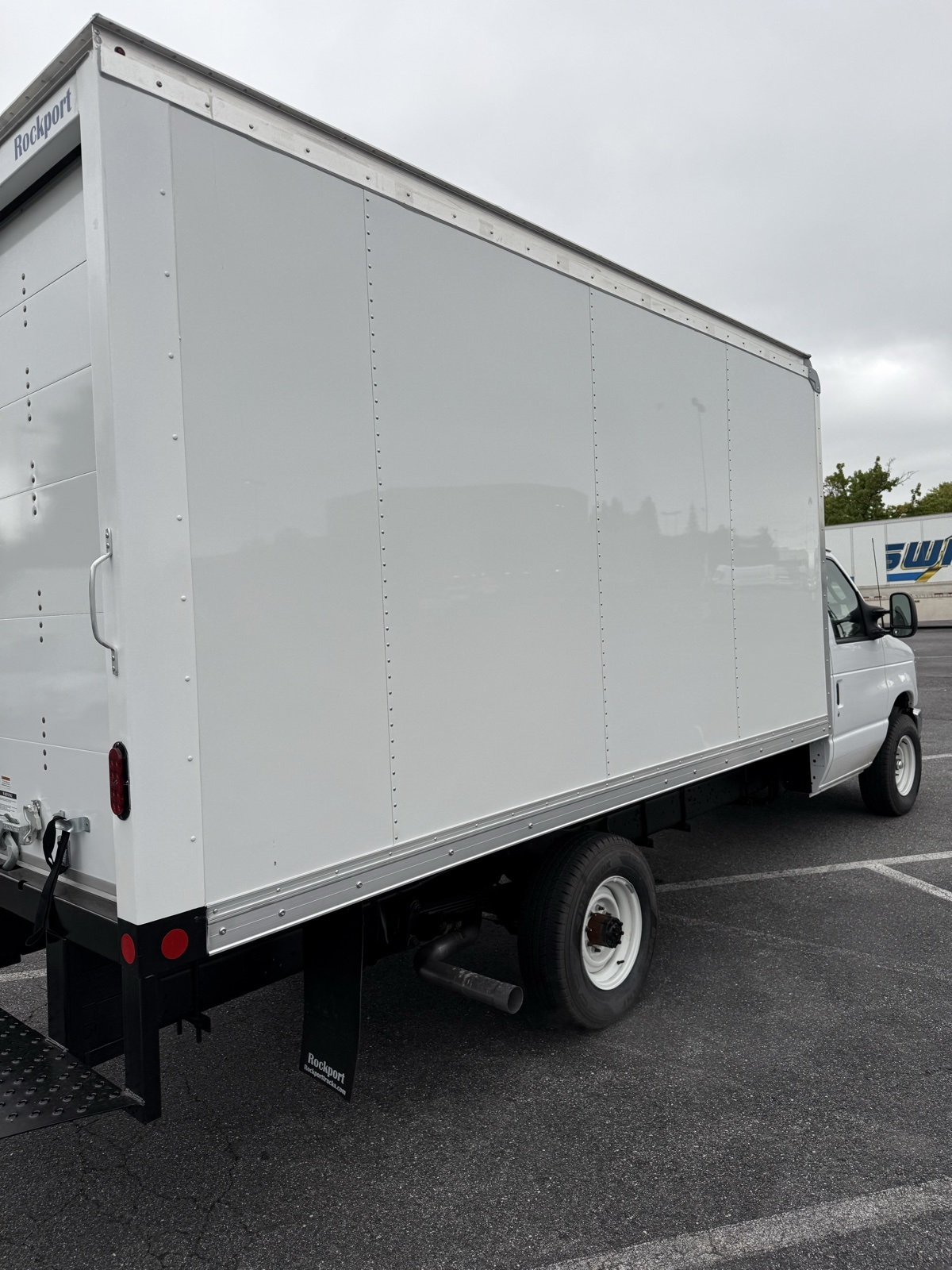 2025 Ford E-350 photo 3