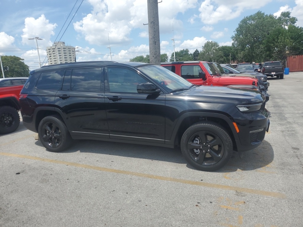 2025 Jeep Grand Cherokee Limited photo 4