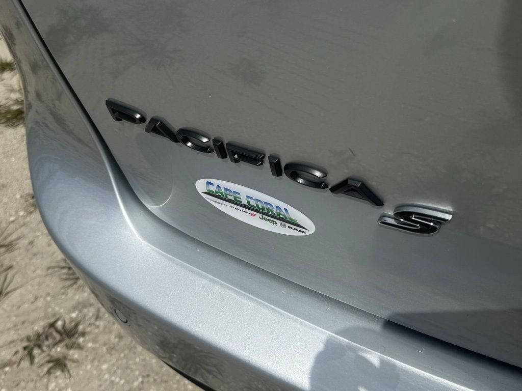 2026 Chrysler Pacifica Limited photo 25
