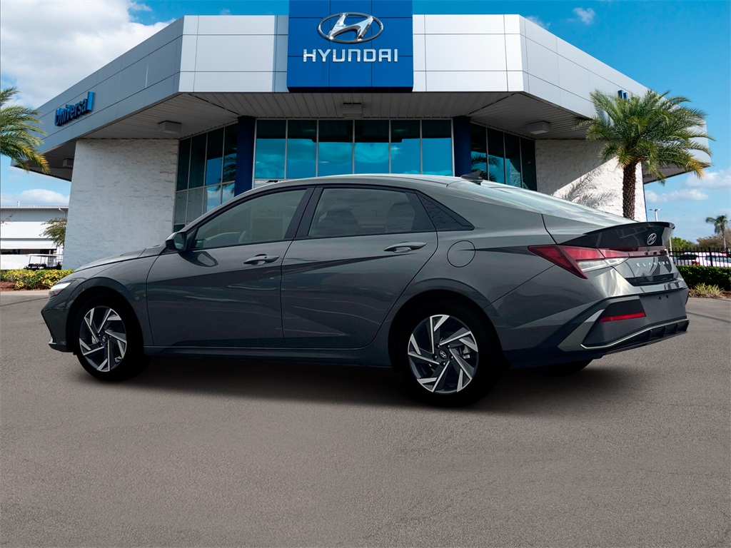 2025 Hyundai Elantra SEL Sport photo 3