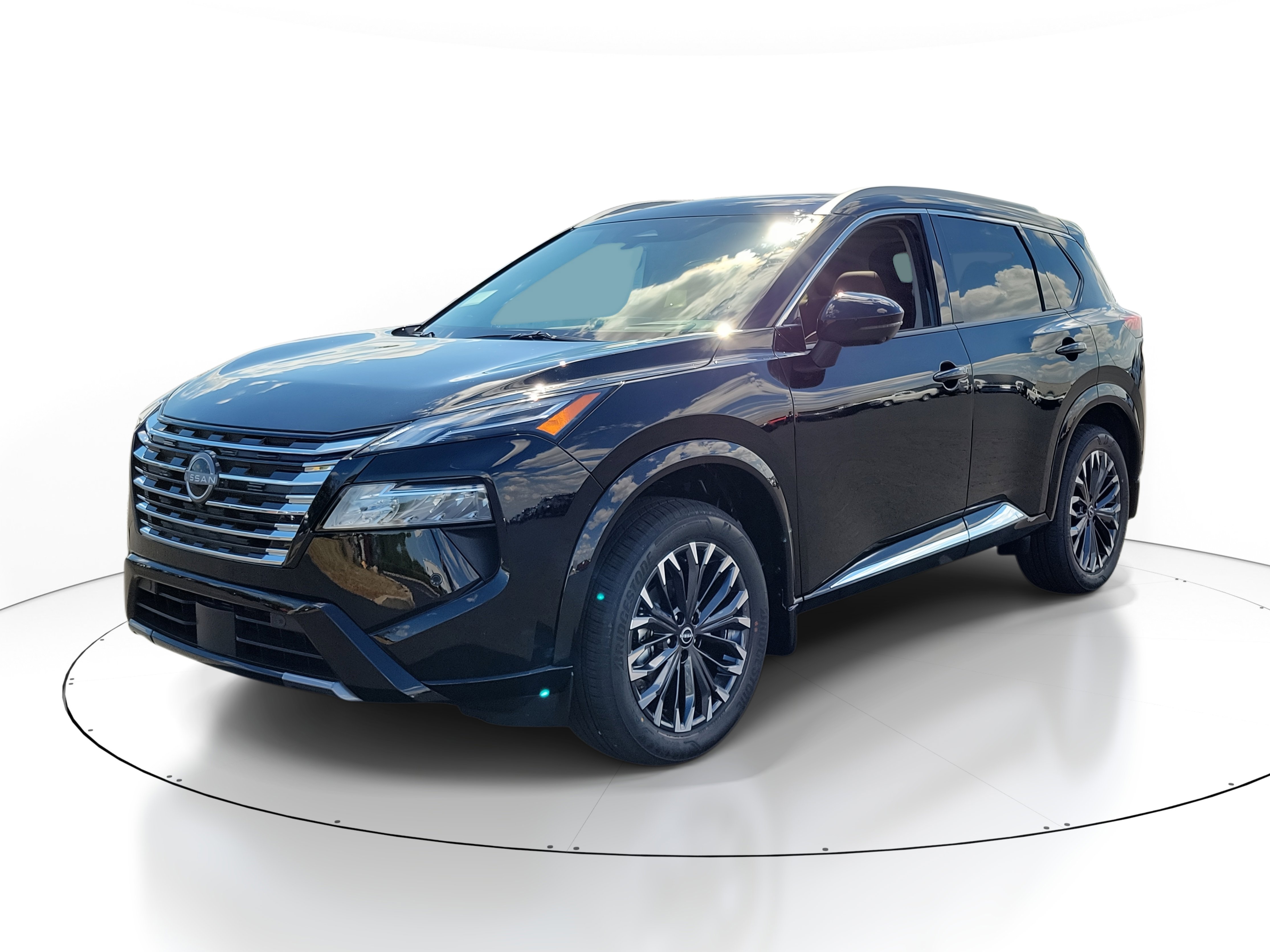 2026 Nissan Rogue Platinum photo 2