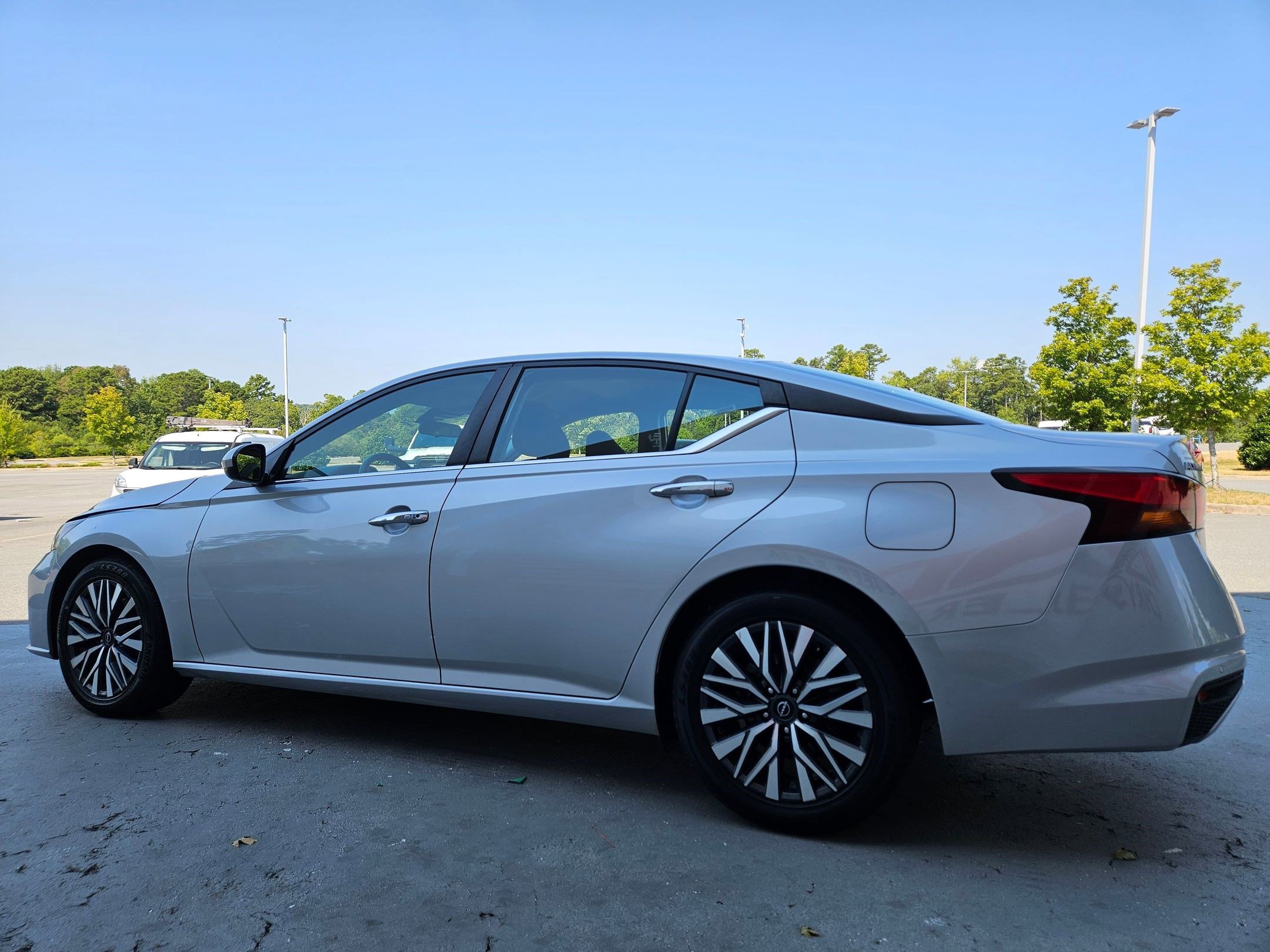 2023 Nissan Altima 2.5 SV photo 5