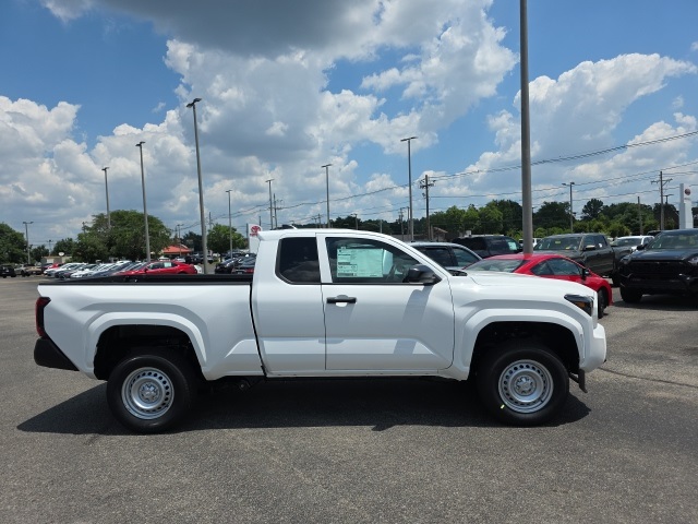 2025 Toyota Tacoma SR XtraCab photo 3