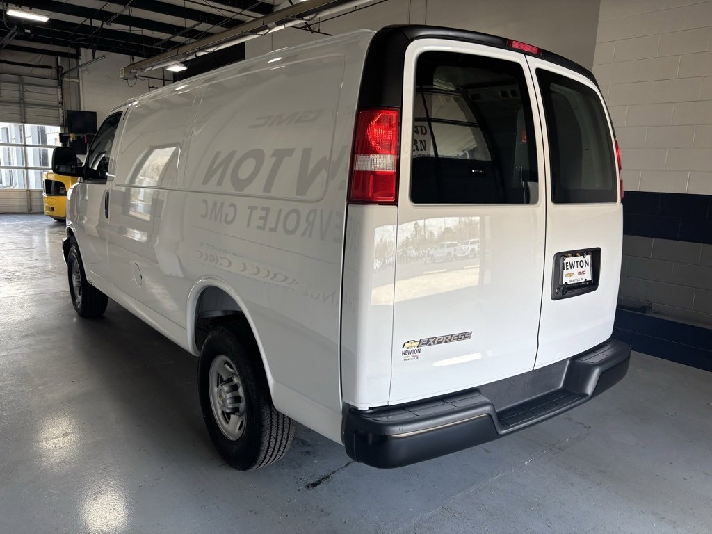 2025 Chevrolet Express Cargo 2500 photo 3